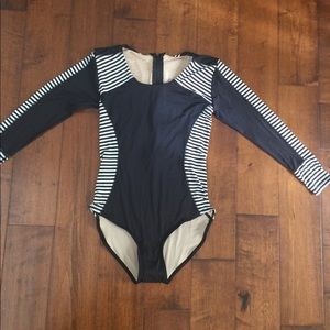 Long sleeve swim suit